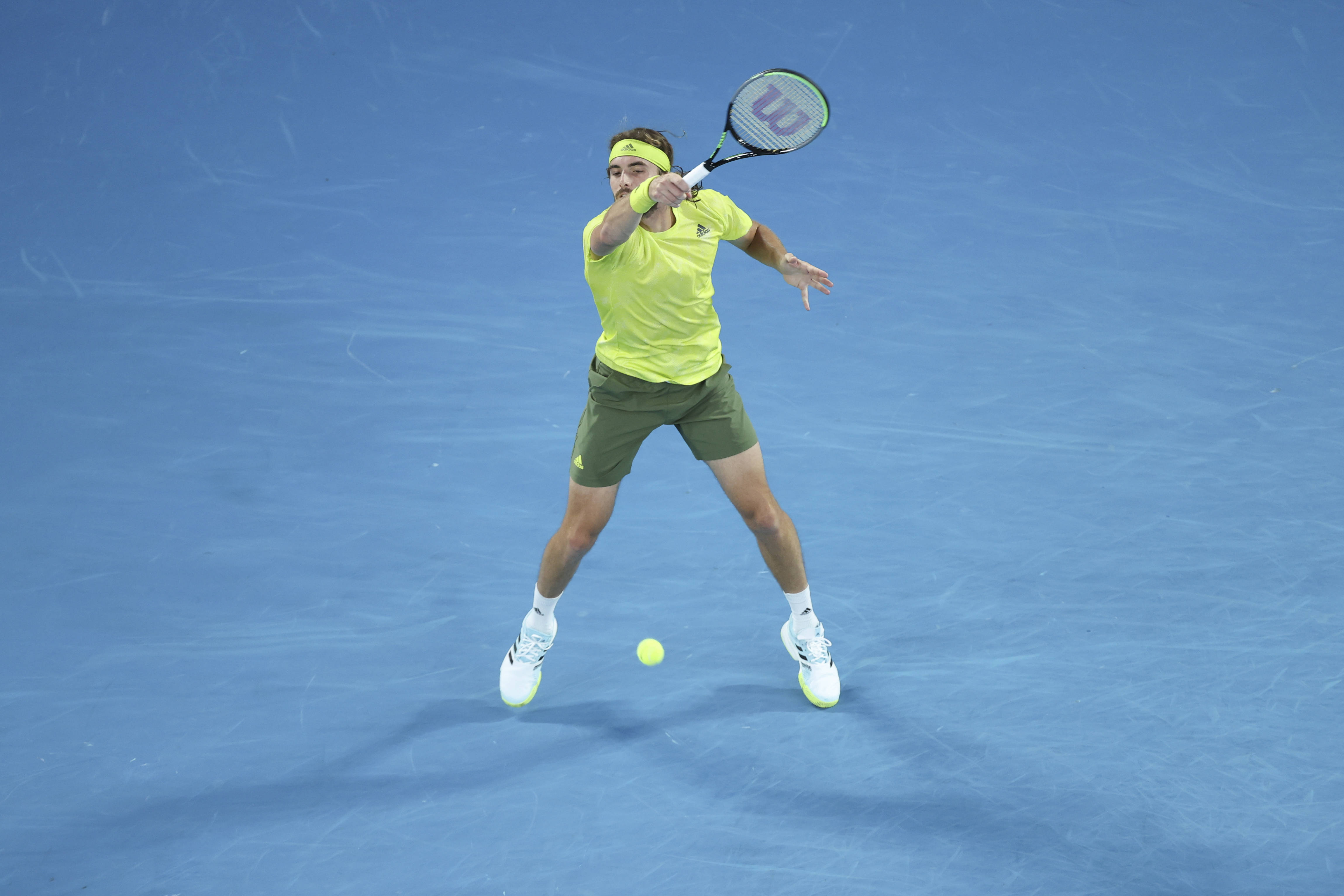 包含澳大利亚网球队绝地反击世界网球队，西西帕斯绝境逆转的词条