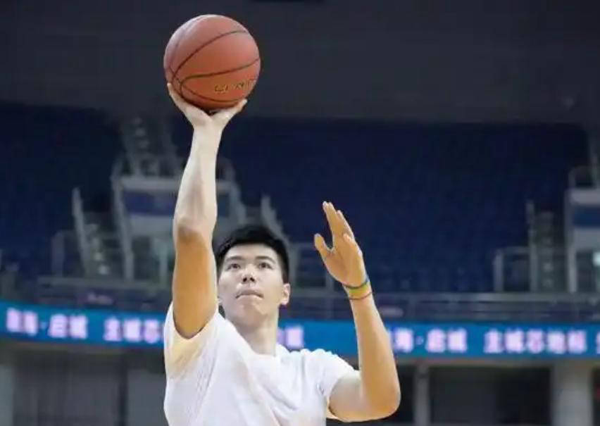 关于CBA选手发挥出色，荣膺最佳MVP的信息