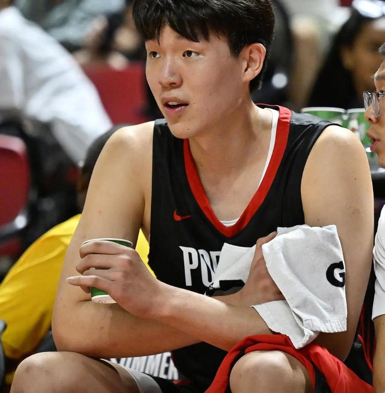 尼克斯绝杀新疆队,胡金秋扛起全队 尼克斯绝杀新疆队,胡金秋扛起全队