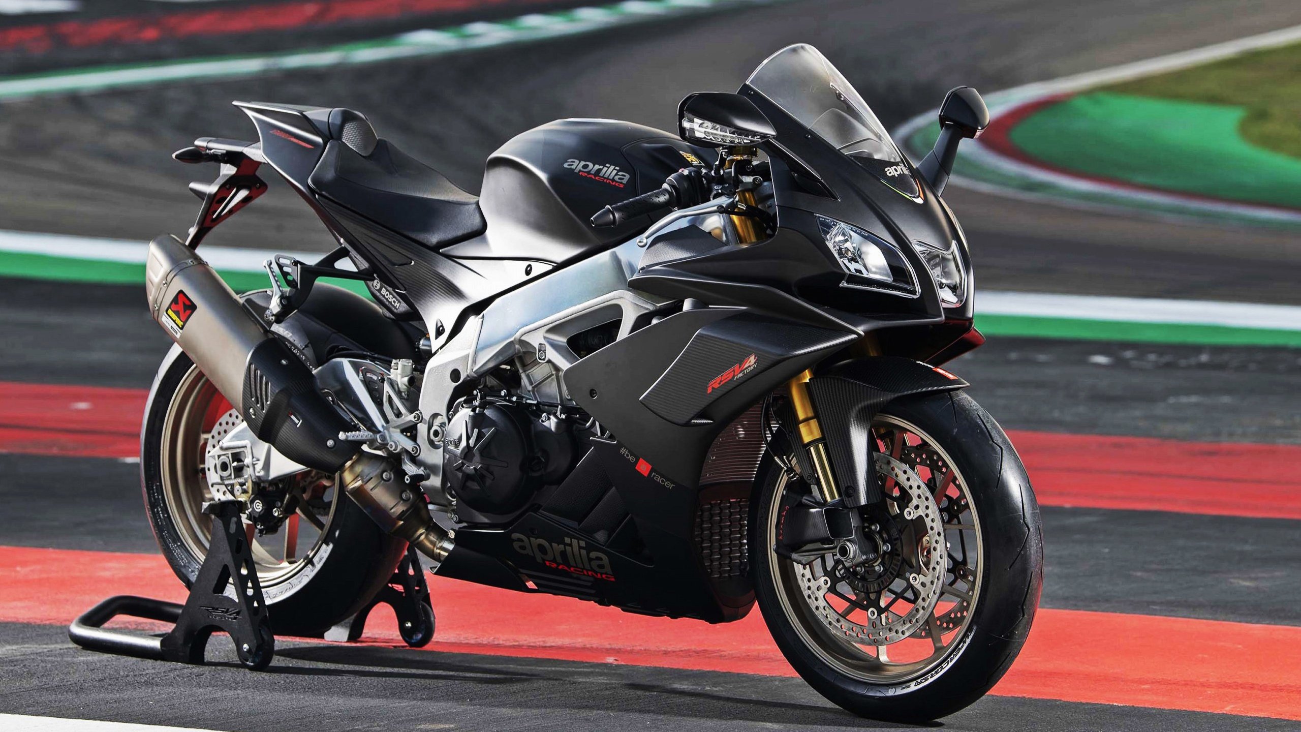 当东方集体主义遇上西方英雄主义，篮球世界的平行叙事