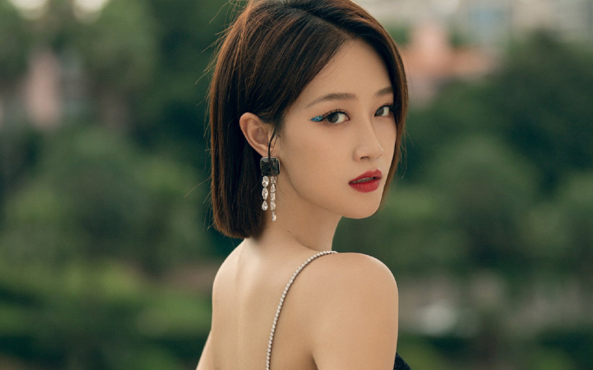 孤独的君王，从独行侠的压哨绝杀到恩比德的孤胆担当